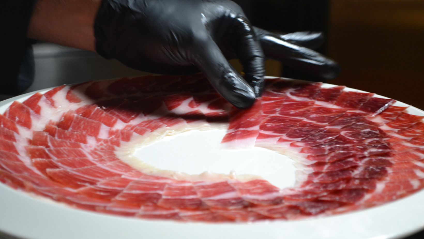 PRESENTAZIONE CRUDO TAGLIATO A MANO