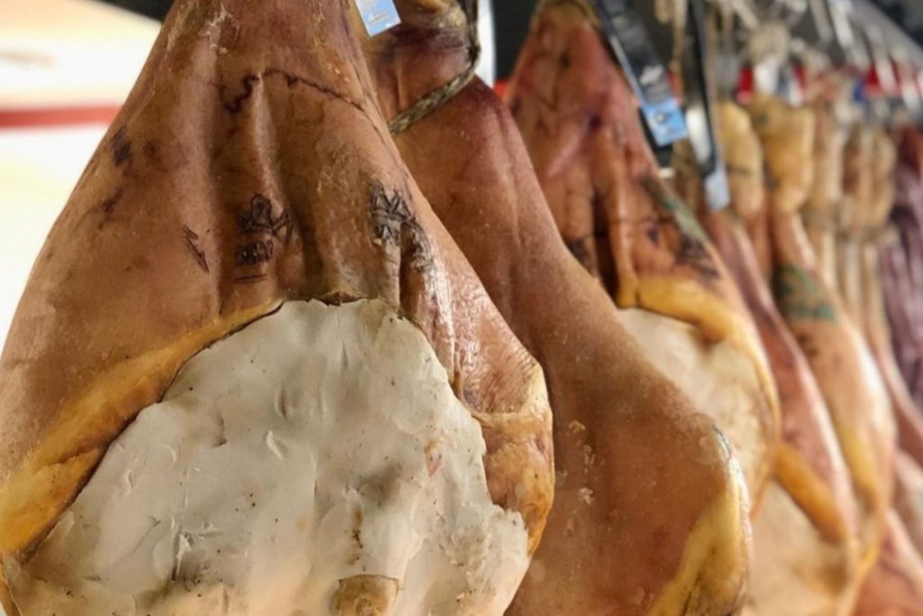 STAGIONATURA-PROSCIUTTO-CRUDO