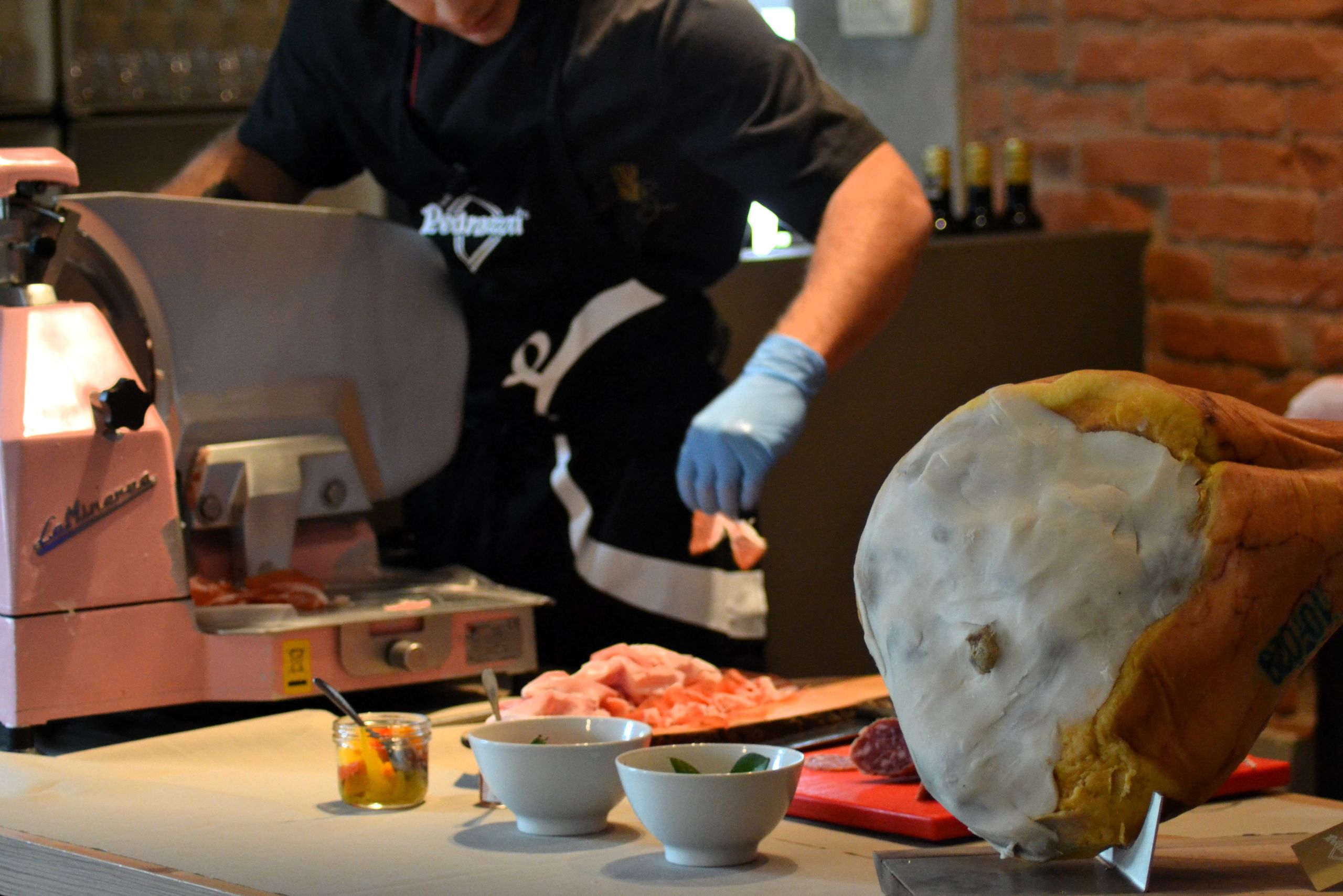 PROSCIUTTO CRUDO IL POGGIO DI MAIALE NERO DELLA LINEA Q+DI SALUMIFICIO PEDRAZZOLI