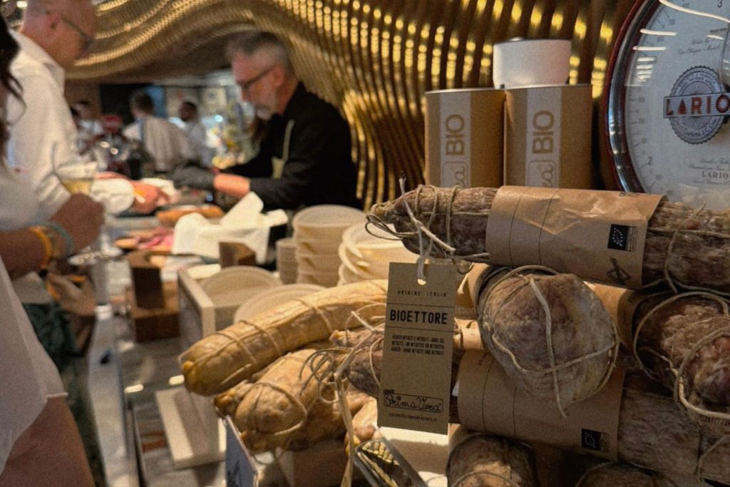 Salumificio Pedrazzoli celebra i 60 anni di Da Vittorio Selezione di salumi Salumificio Pedrazzoli presentata durante Gli Artisti dello Street Food a La Cantalupa