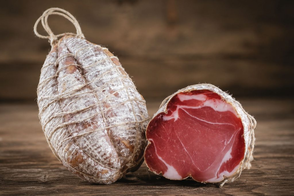 Prosciutto crudo, culatello, culaccia e fiocco: quali sono le differenze? differenza fiocco di prosciutto e culatello