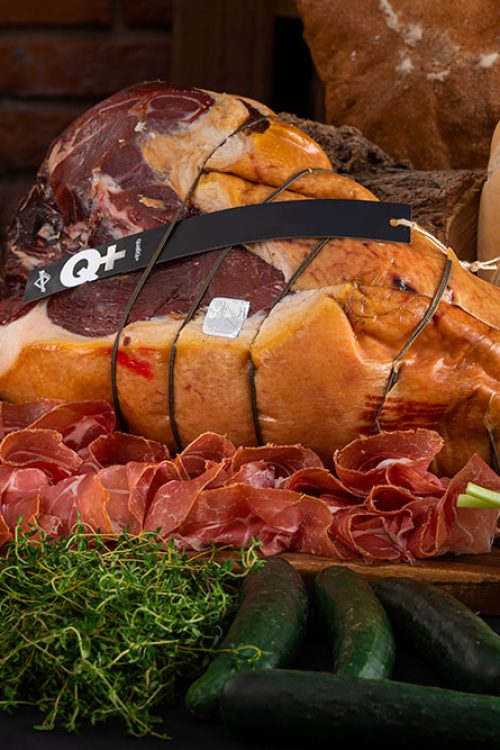 il-poggio-prosciutto-crudo-24-mesi-ambientato il-poggio-prosciutto-crudo-24-mesi-ambientato