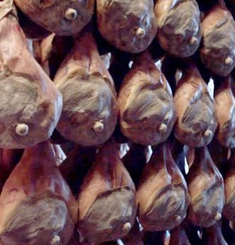 prosciutti-bio-salumificio-pedrazzoli_1500x copia